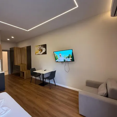 Almare Golem (Tirana)